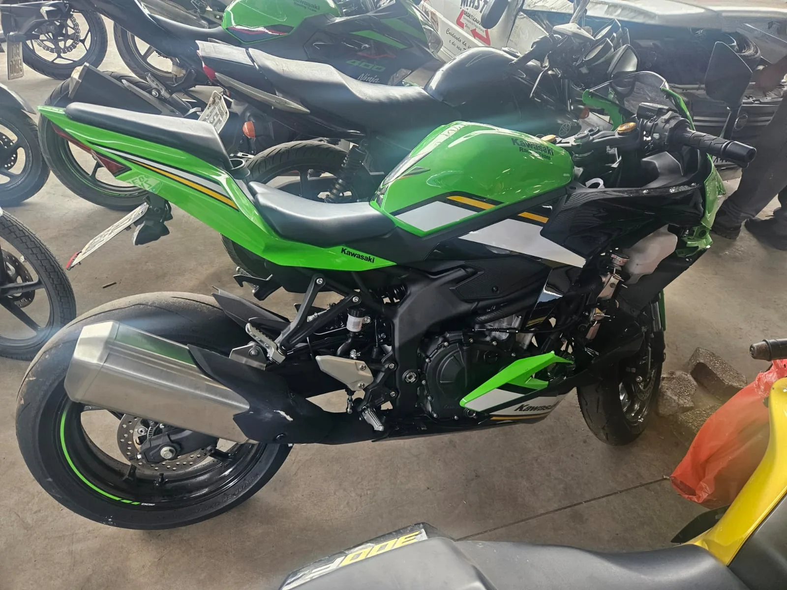 mrc様 NINJA ZX-4R 2025 · R$ 29.500 | VS Veículos Batidos